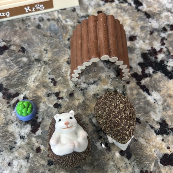 American Girl Hedgehog House Playset with Accessories - Picture 7 of 9